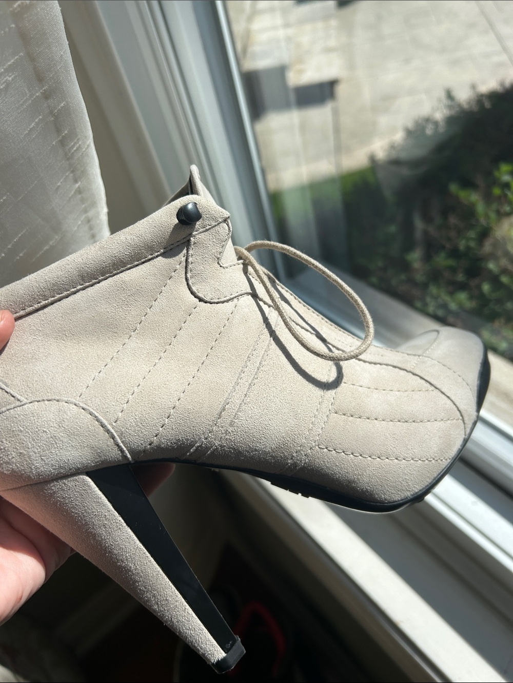 Tod’s Leather Lace-Up Ankle Boots - Picture 16 of 16